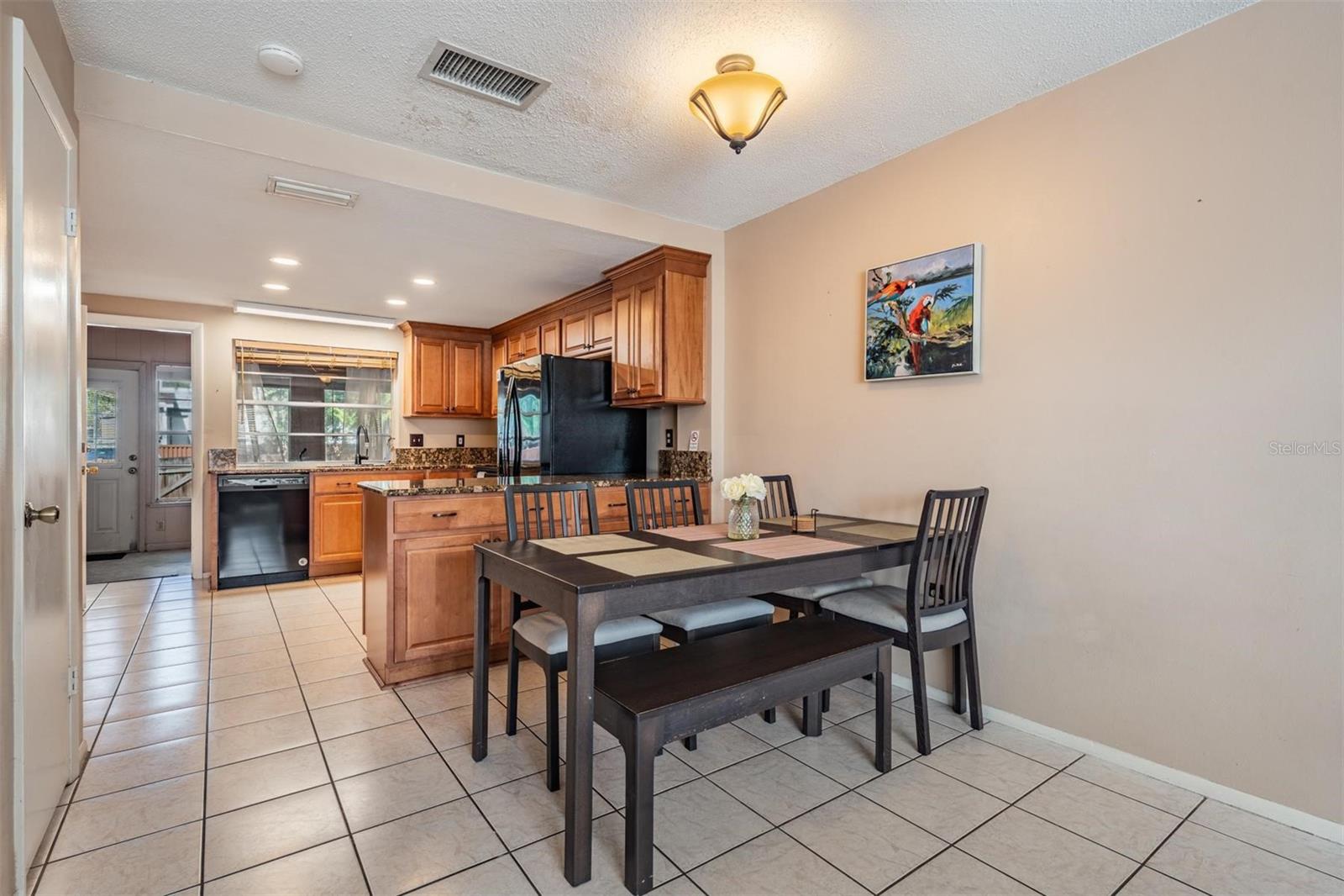 Listing photo id 8 for 14631 Lake Forest Drive