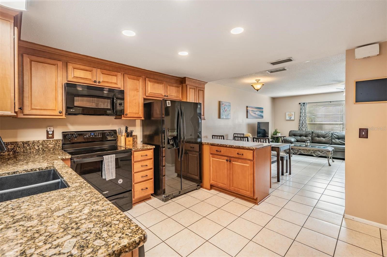 Listing photo id 9 for 14631 Lake Forest Drive