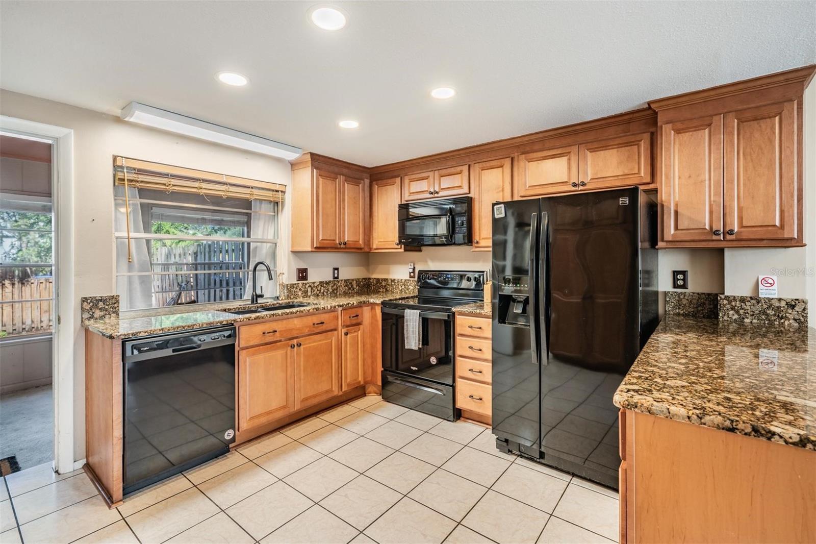 Listing photo id 12 for 14631 Lake Forest Drive