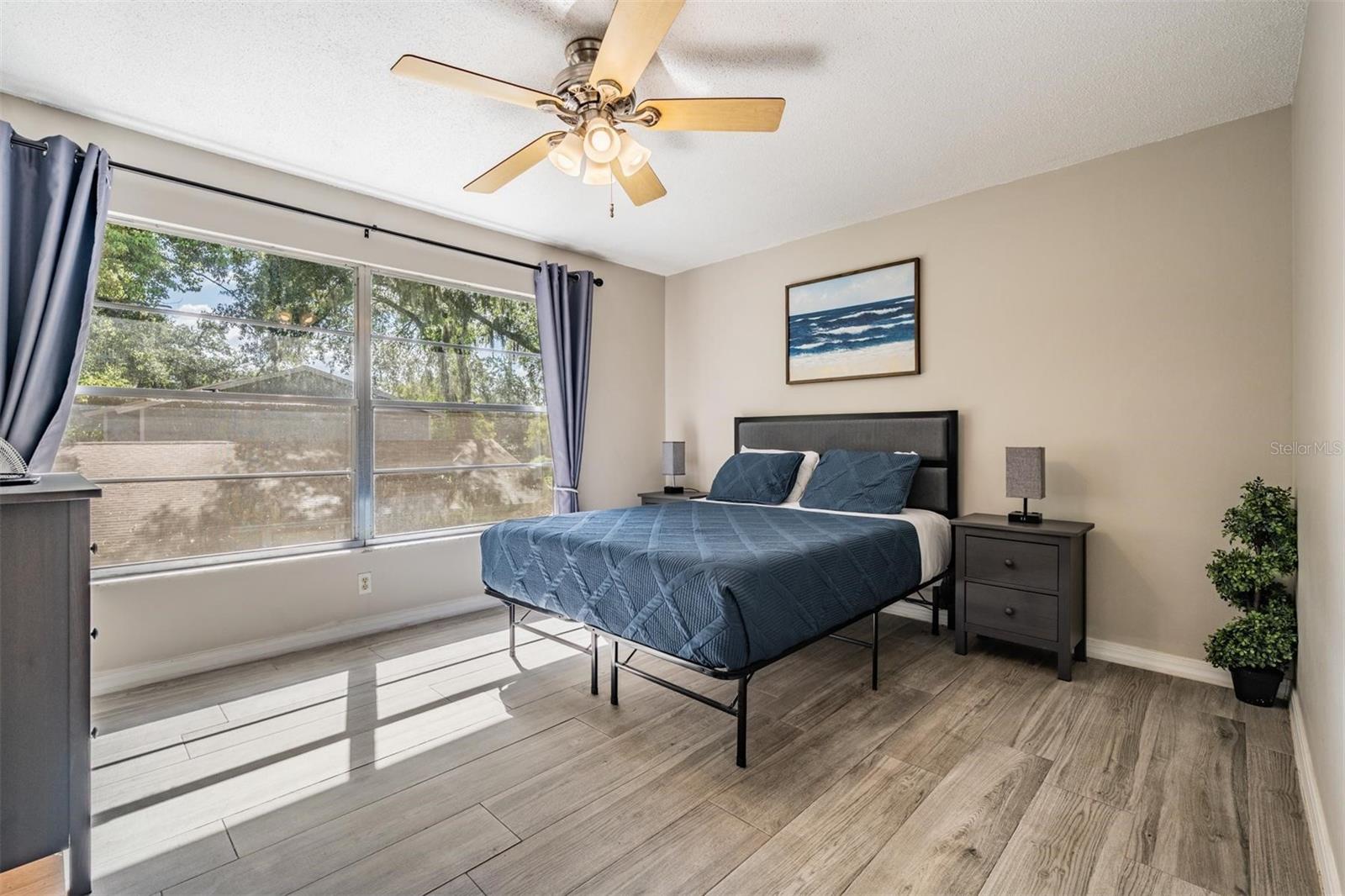 Listing photo id 15 for 14631 Lake Forest Drive