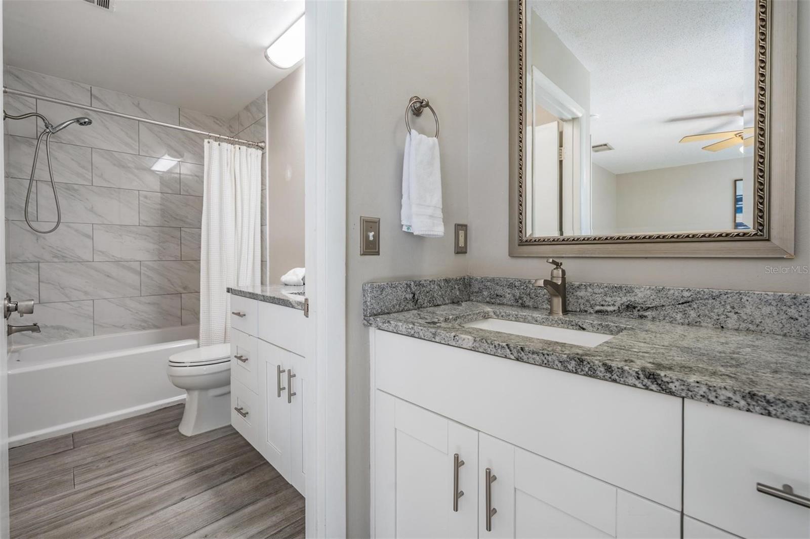Listing photo id 18 for 14631 Lake Forest Drive