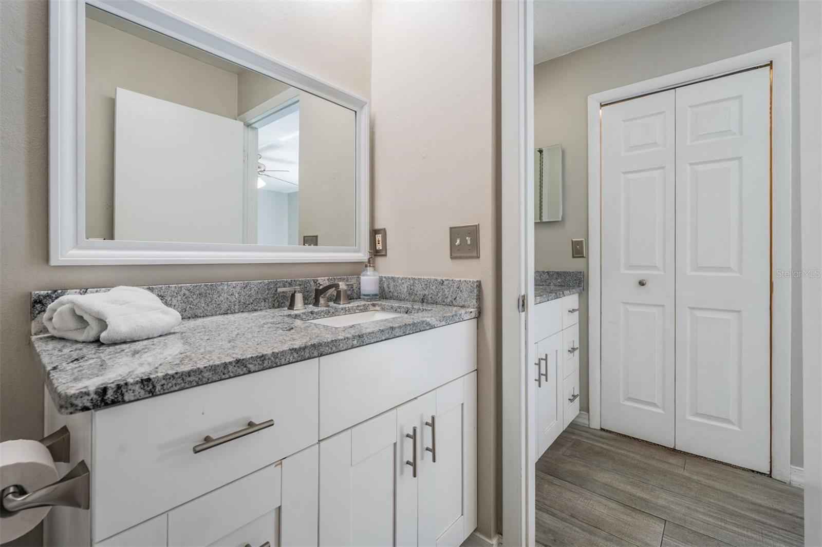 Listing photo id 19 for 14631 Lake Forest Drive