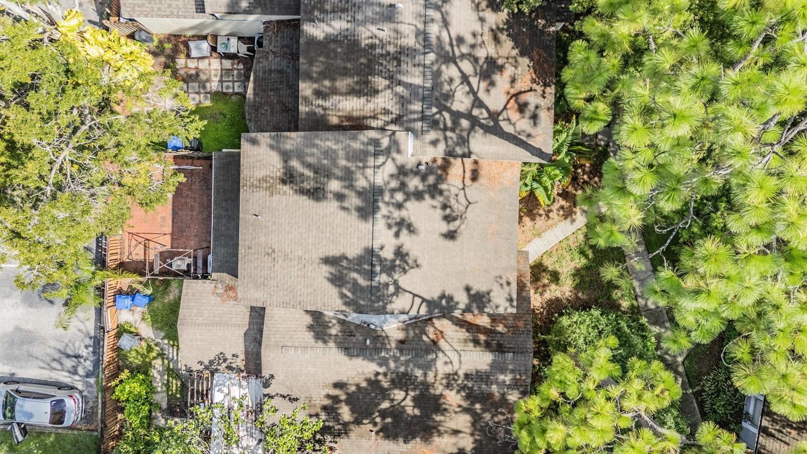 Listing photo id 31 for 14631 Lake Forest Drive