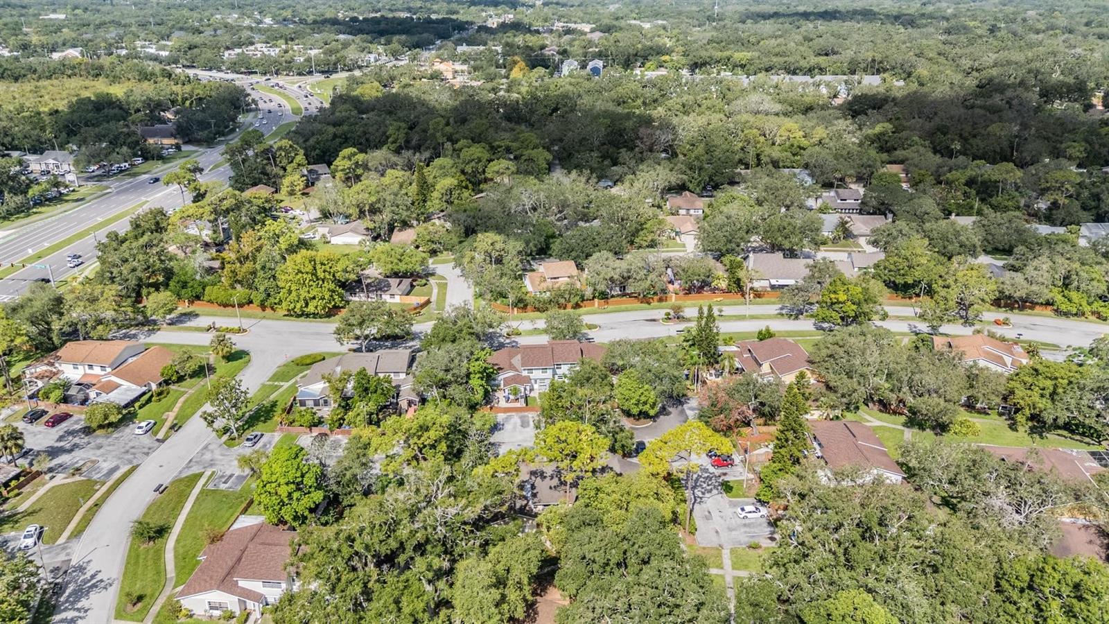 Listing photo id 32 for 14631 Lake Forest Drive