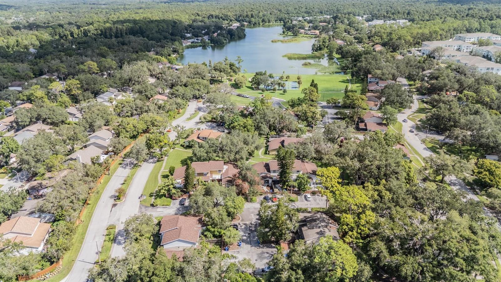 Listing photo id 33 for 14631 Lake Forest Drive