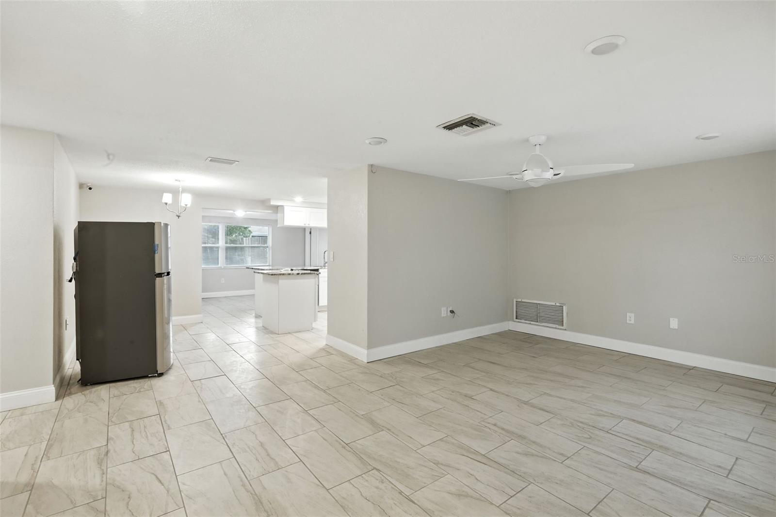 Image 3 of 30 For 9239 Palm Avenue