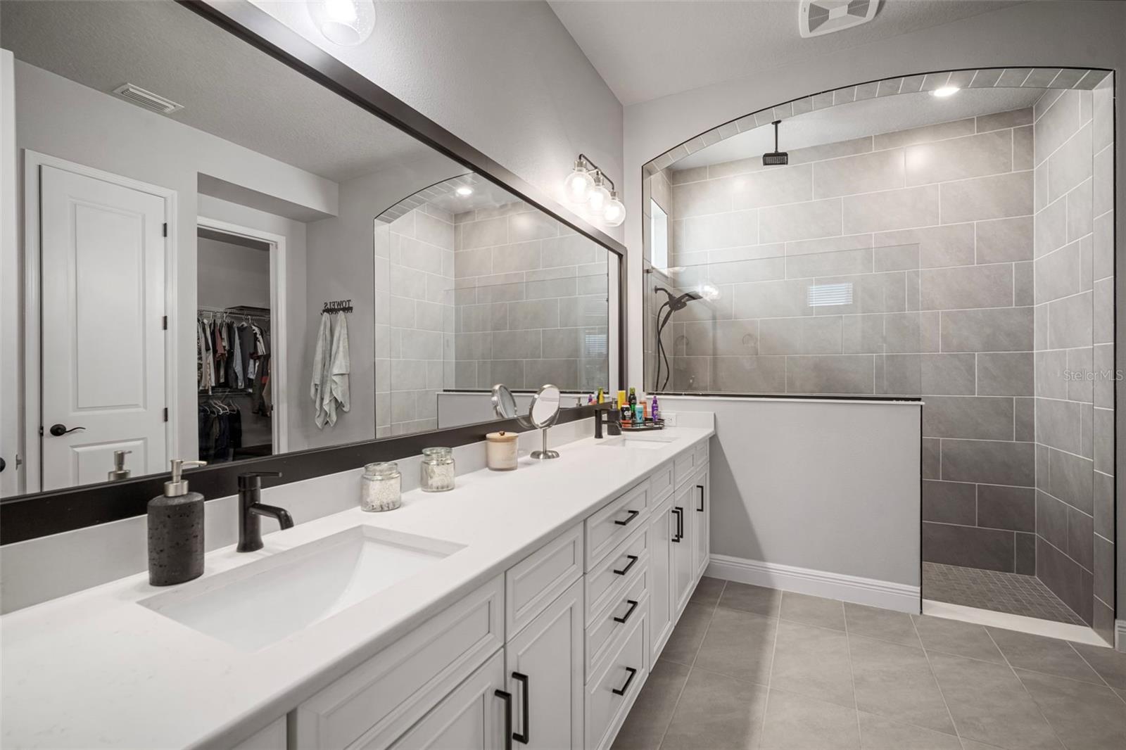 Listing photo id 39 for 5405 Del Coronado Drive