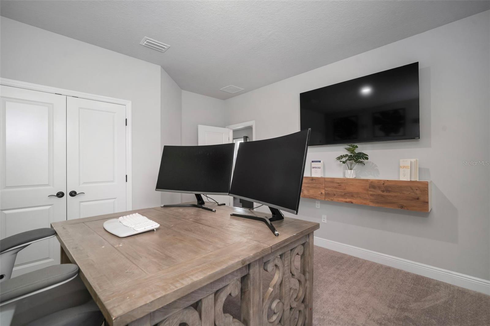 Listing photo id 61 for 5405 Del Coronado Drive