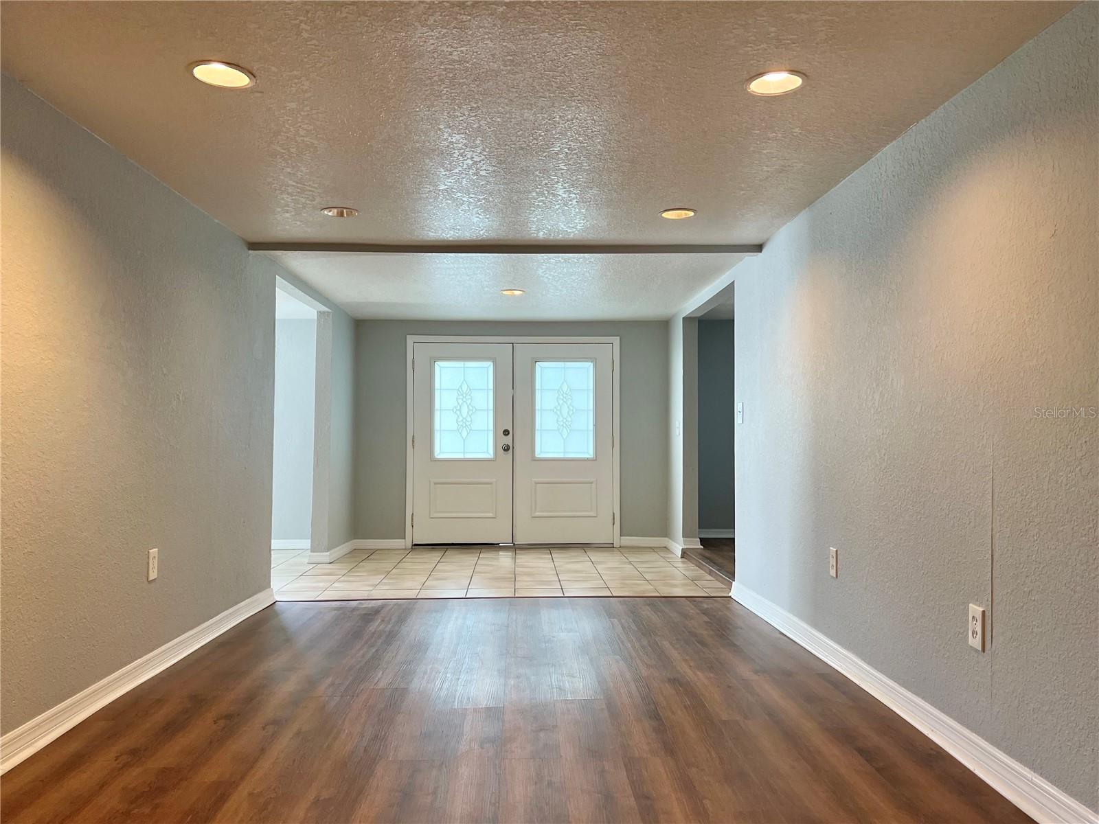 Image 4 of 17 For 305 Hanna Avenue
