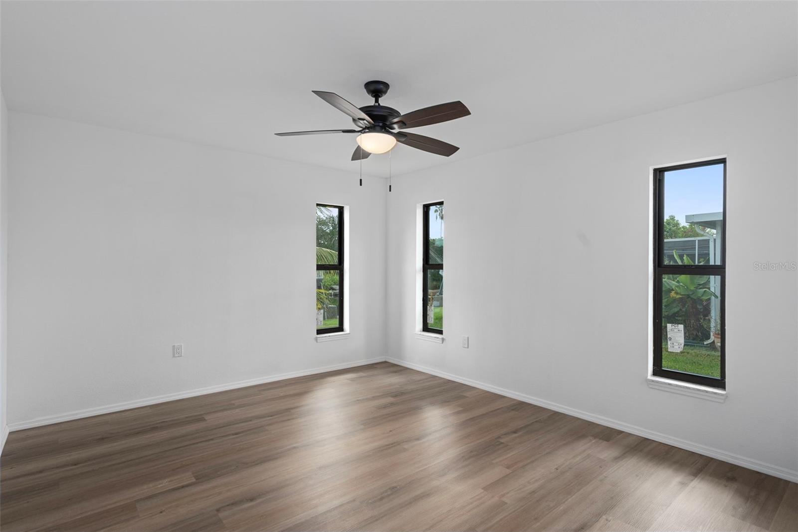 Image 20 of 51 For 9910 Island Harbor Drive