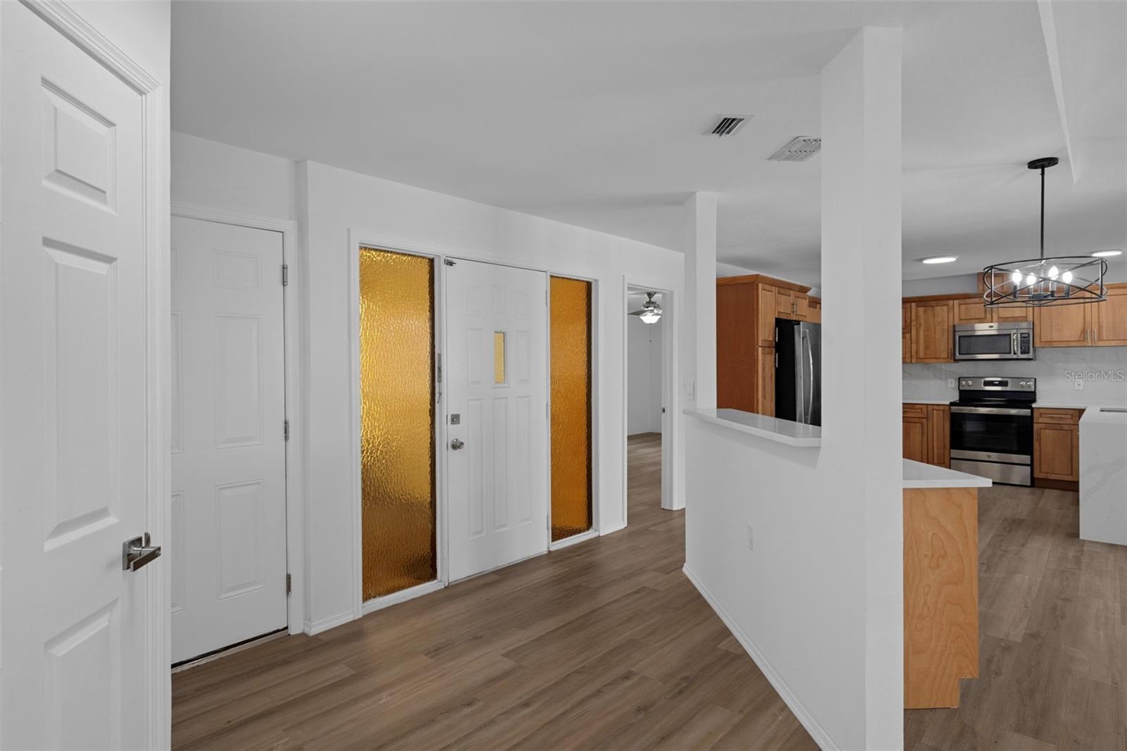 Image 6 of 51 For 9910 Island Harbor Drive