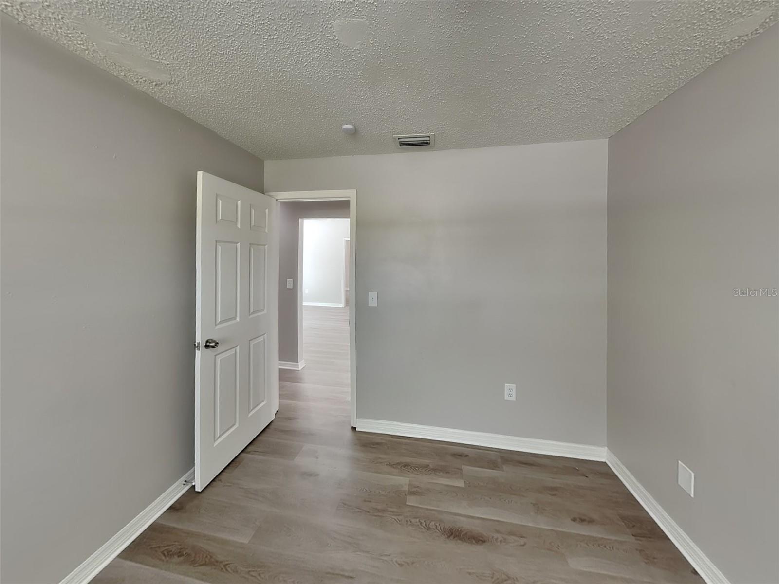 Image 10 of 17 For 2962 Woodpine Circle