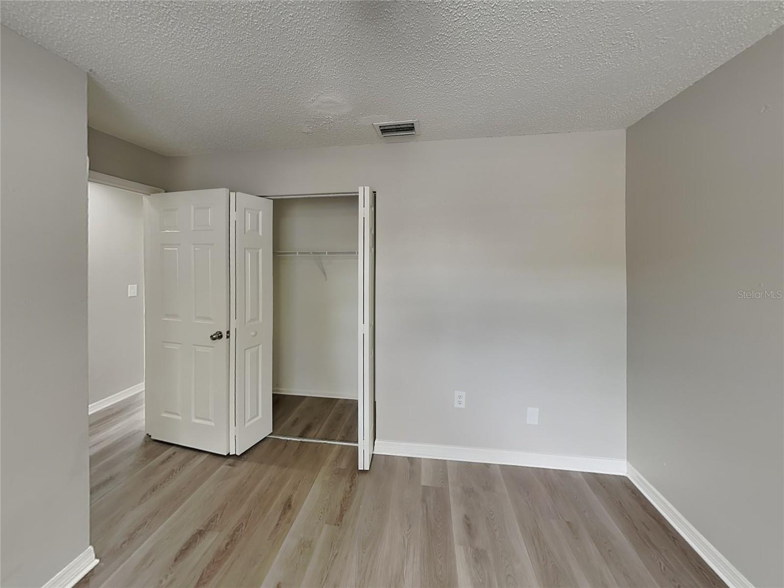 Image 12 of 17 For 2962 Woodpine Circle
