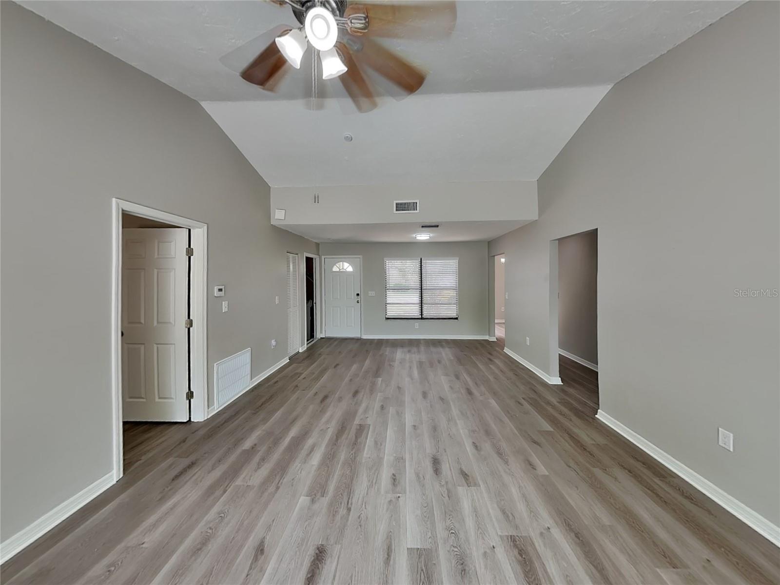 Image 3 of 17 For 2962 Woodpine Circle