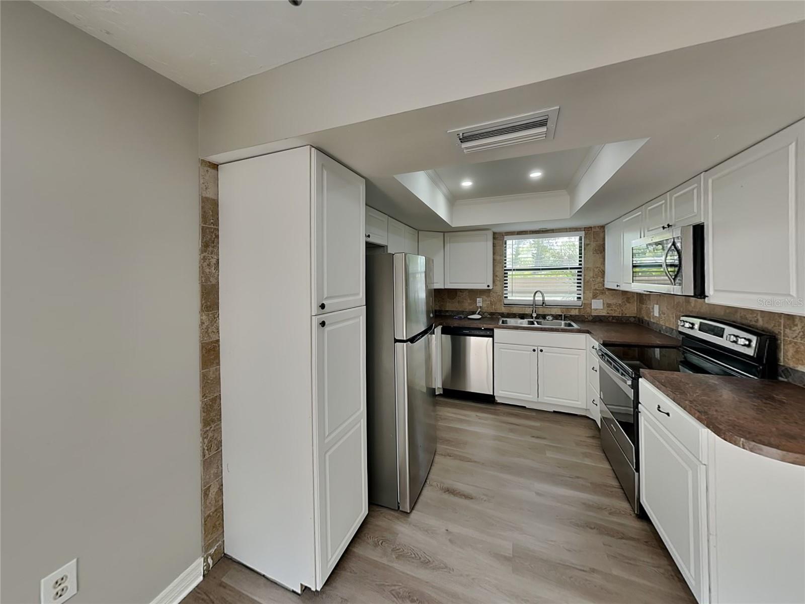 Image 4 of 17 For 2962 Woodpine Circle