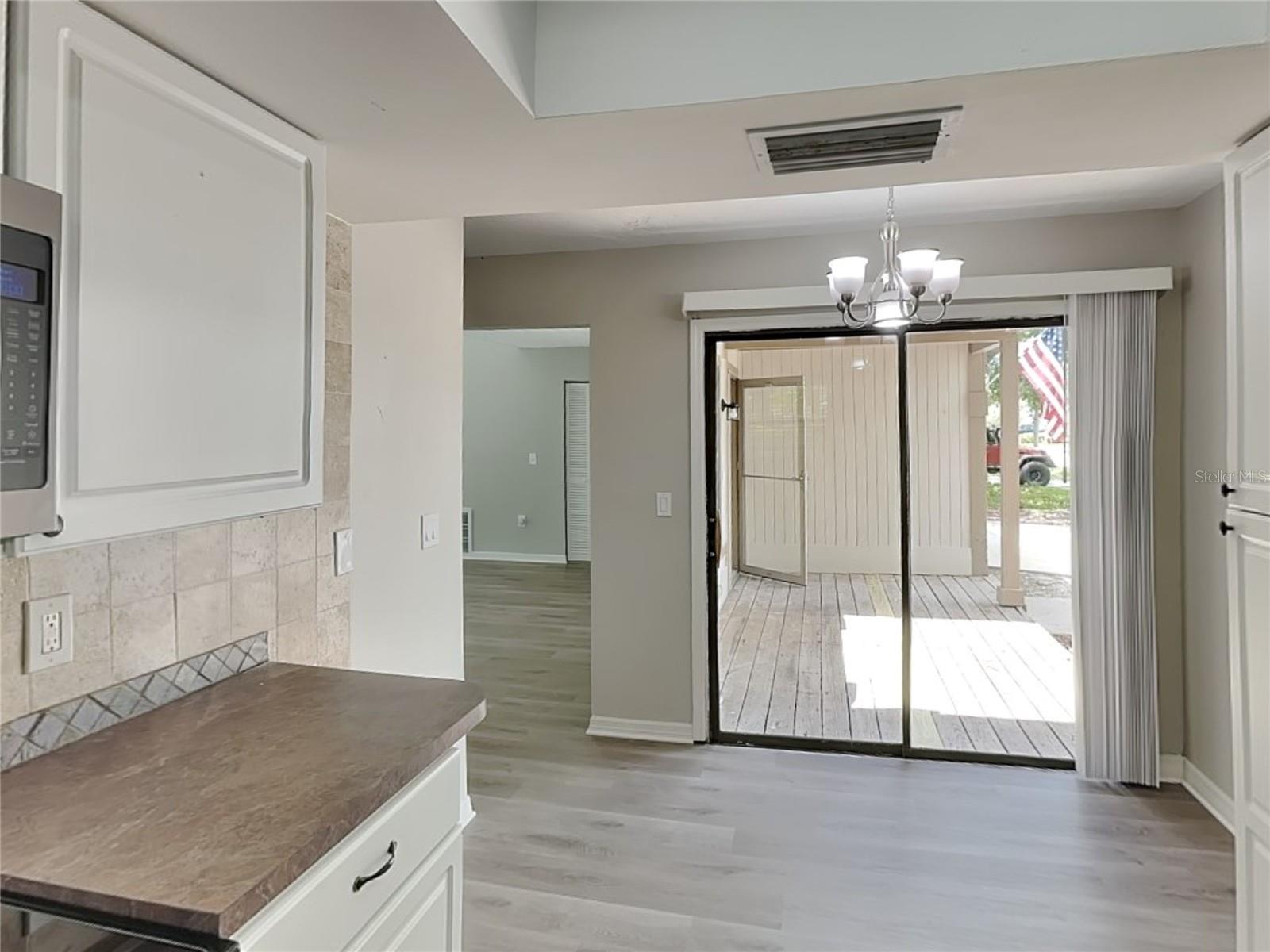 Image 5 of 17 For 2962 Woodpine Circle