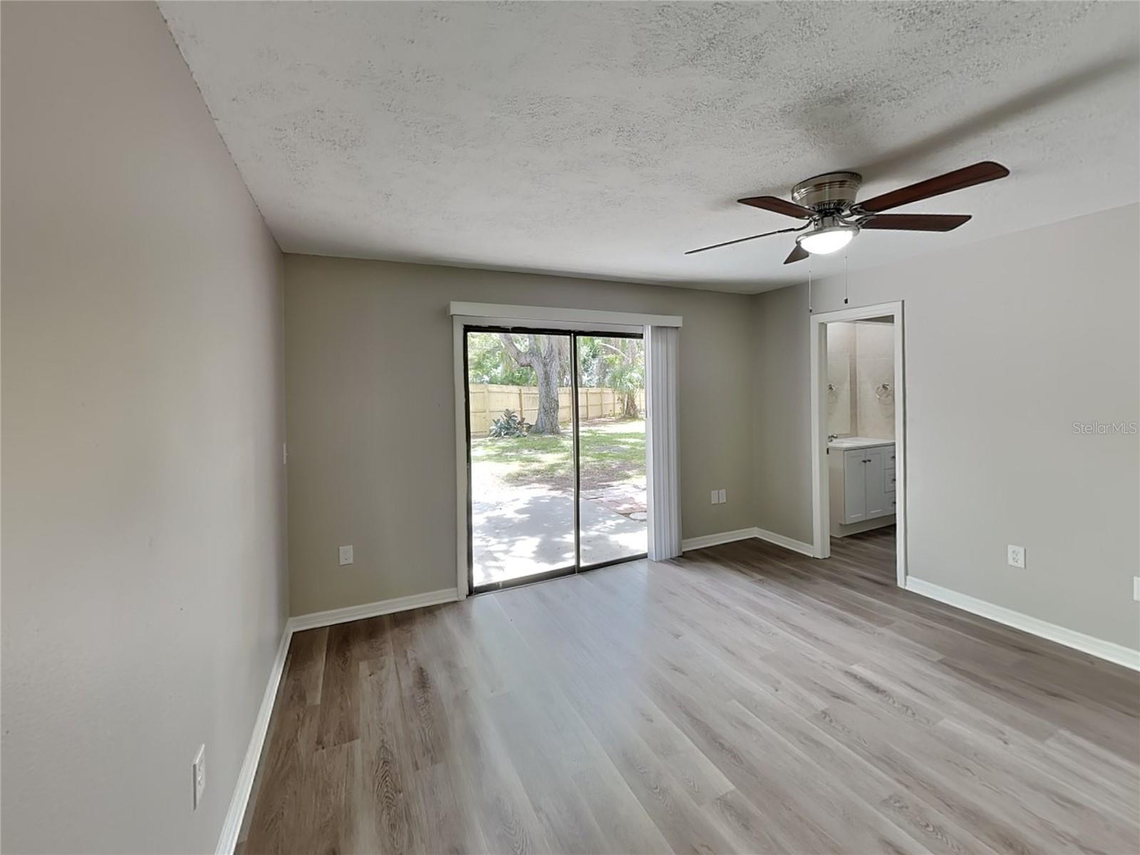 Image 6 of 17 For 2962 Woodpine Circle