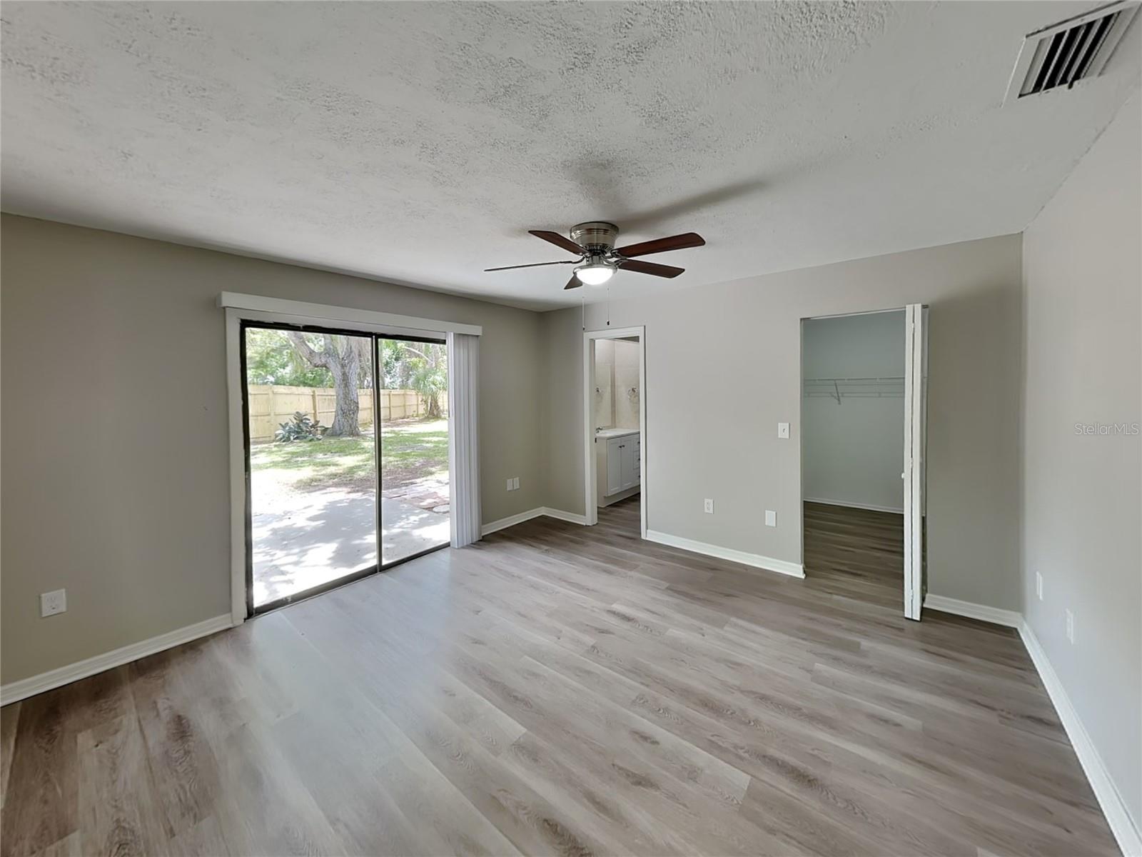 Image 7 of 17 For 2962 Woodpine Circle