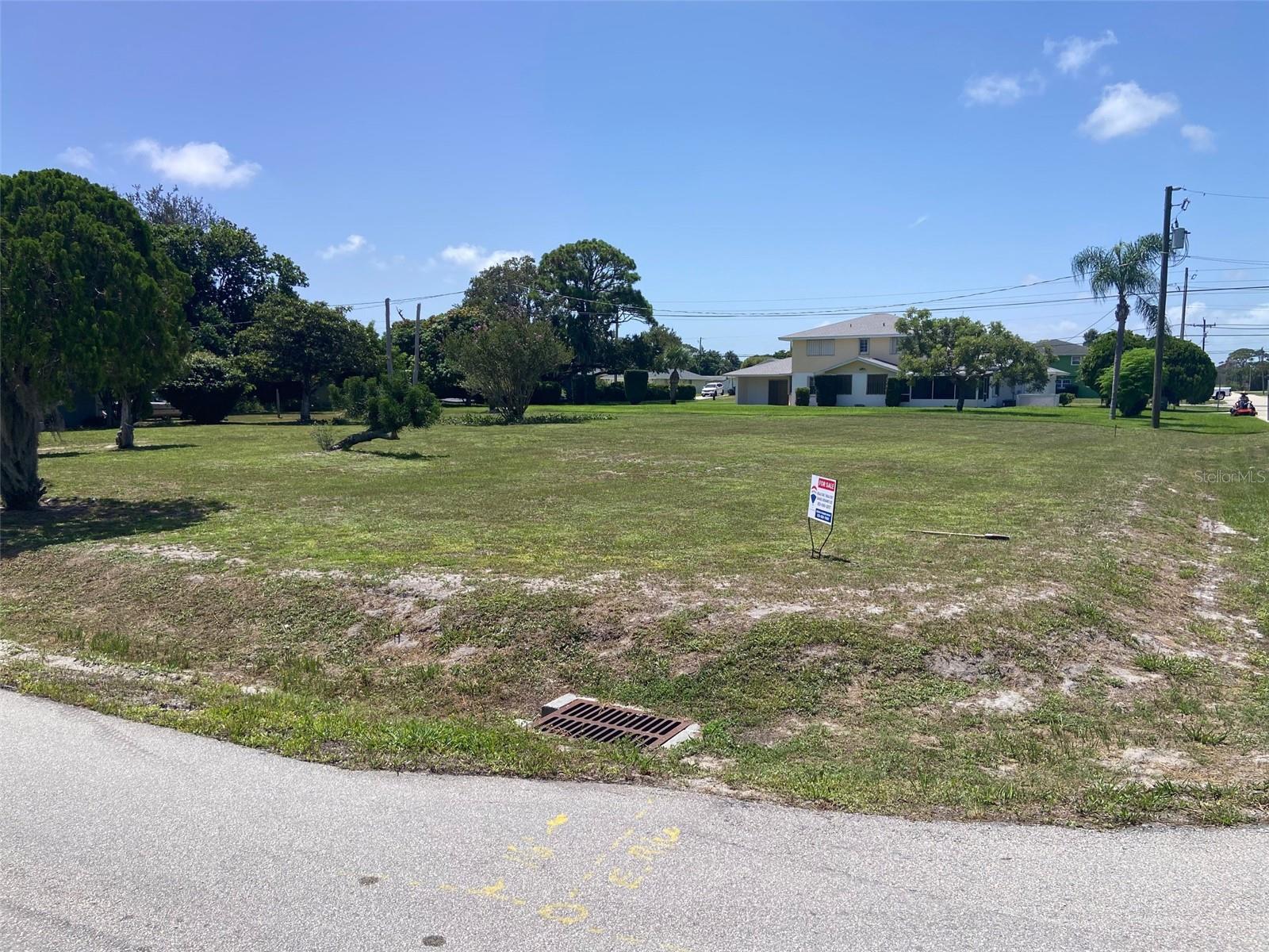 Image 2 of 4 For 2203 Avienda Avenue