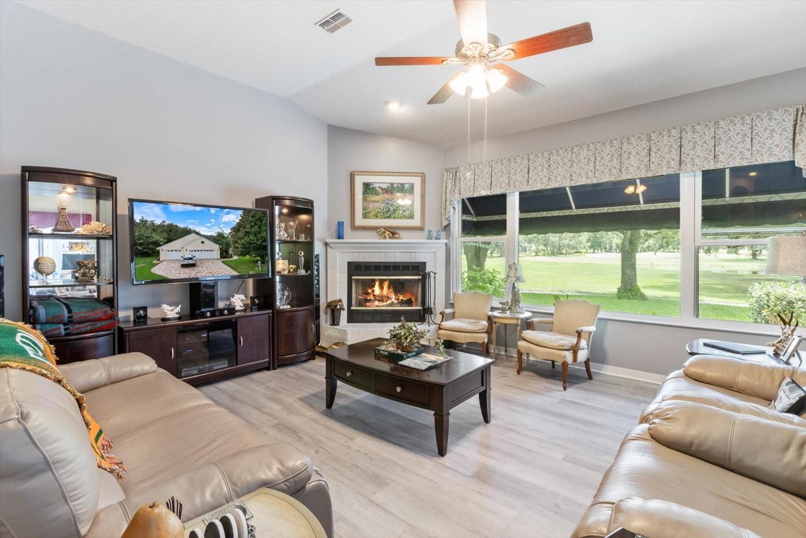 Image 13 of 67 For 6 Woodlee Court N
