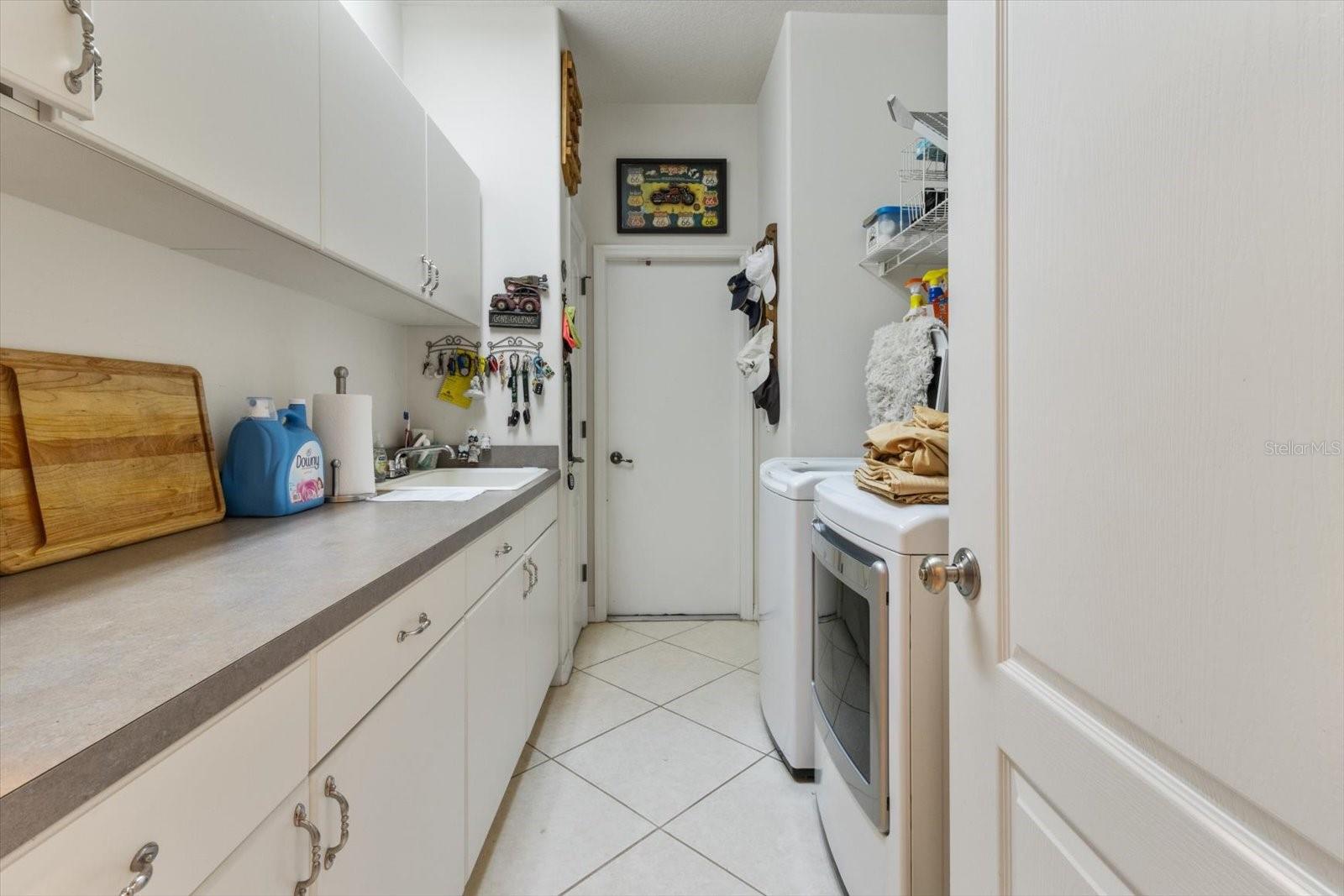 Image 37 of 67 For 6 Woodlee Court N