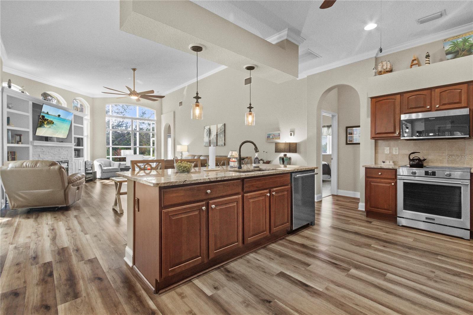 Image 13 of 54 For 18107 Diamond Cove Court