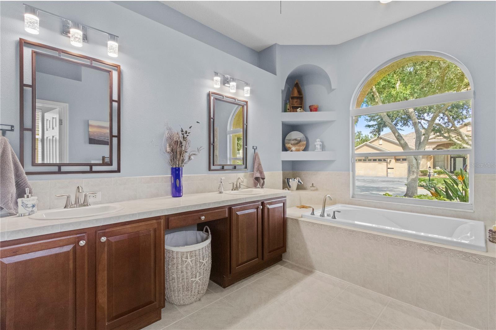 Image 20 of 54 For 18107 Diamond Cove Court