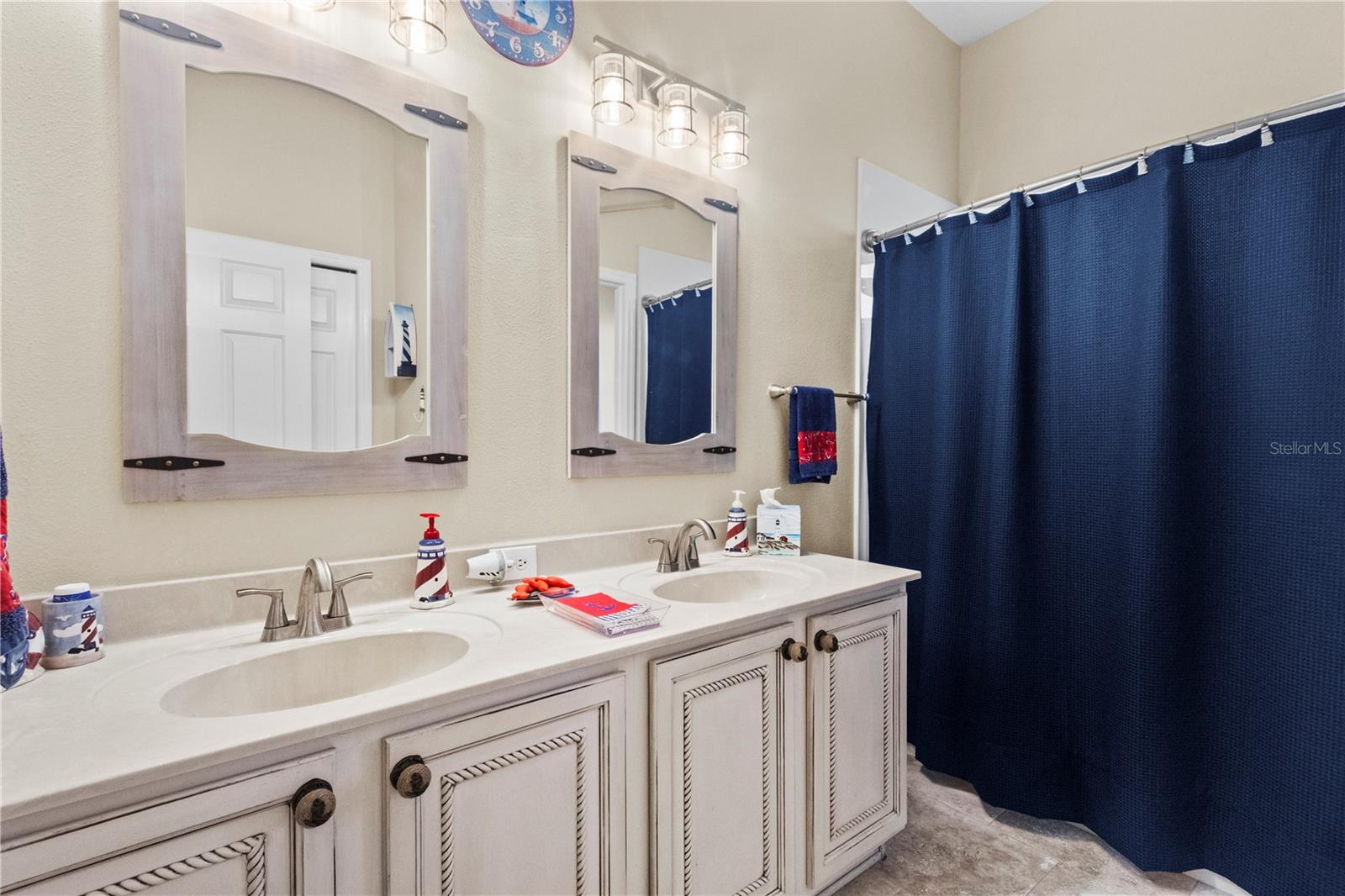 Image 30 of 54 For 18107 Diamond Cove Court