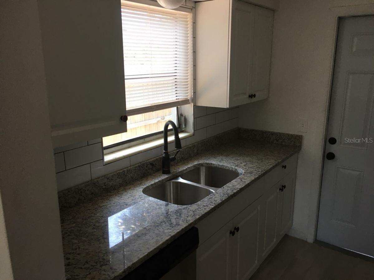 Image 3 of 15 For 247 38th Avenue Se