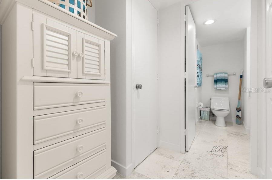 Image 13 of 42 For 880 Mandalay Avenue S411