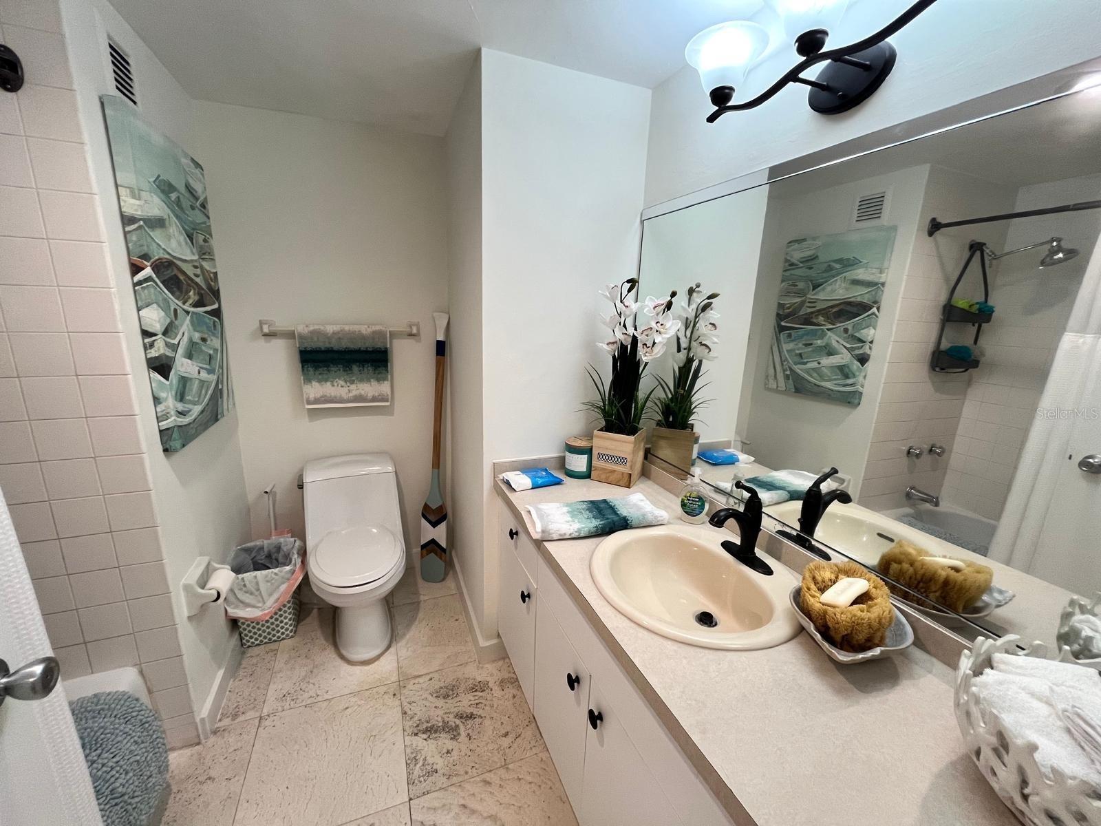 Image 15 of 42 For 880 Mandalay Avenue S411