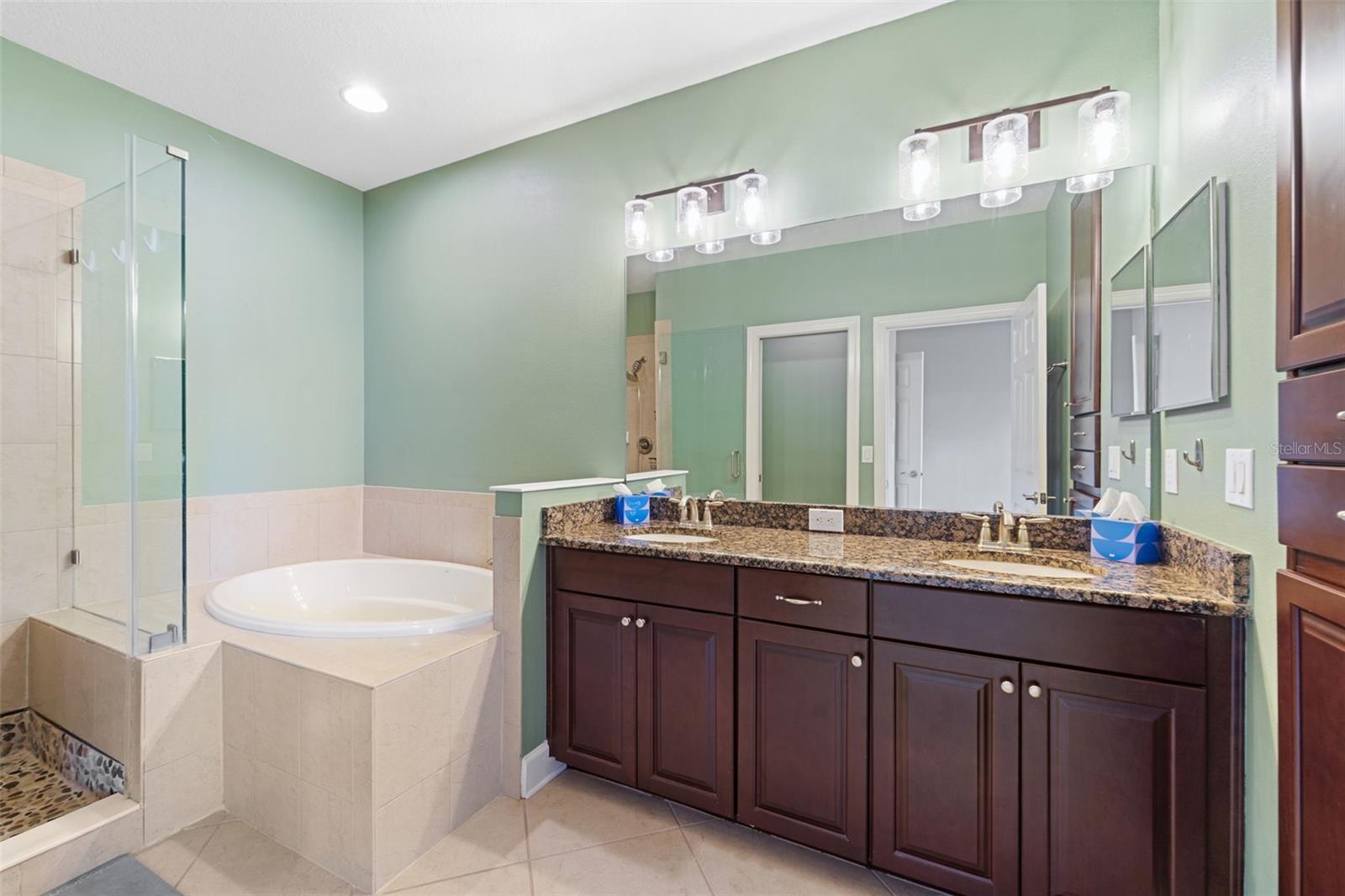 Image 21 of 42 For 210 50th Avenue N