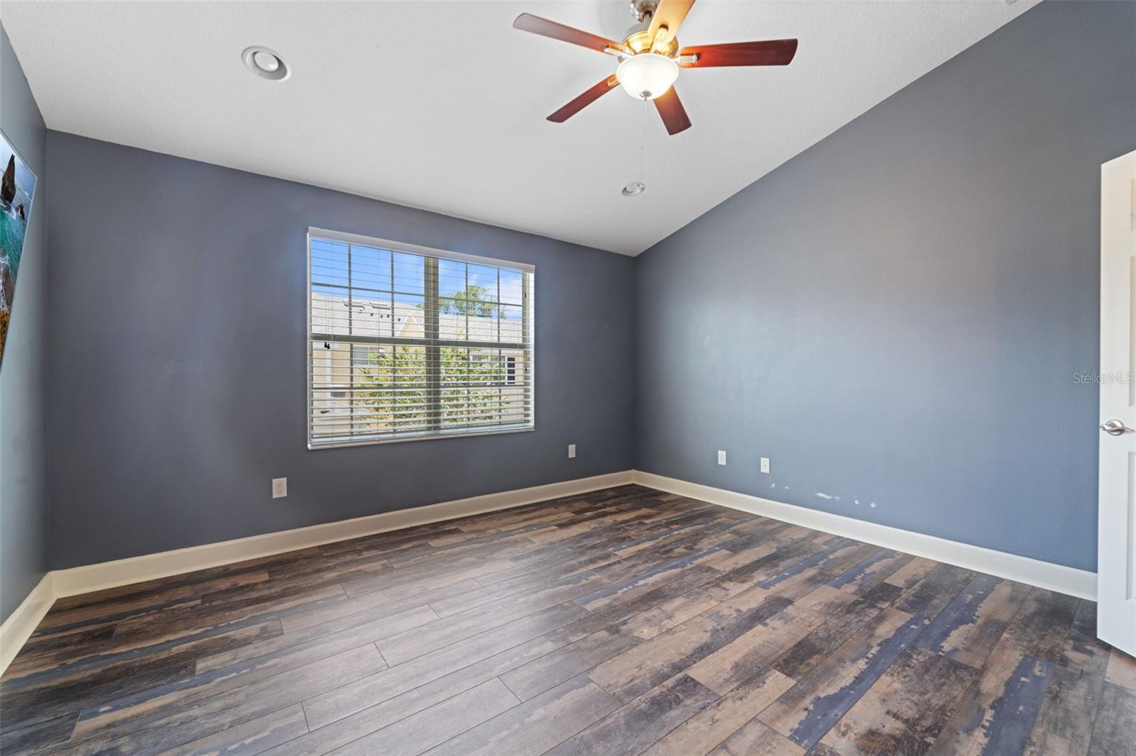 Image 36 of 42 For 210 50th Avenue N