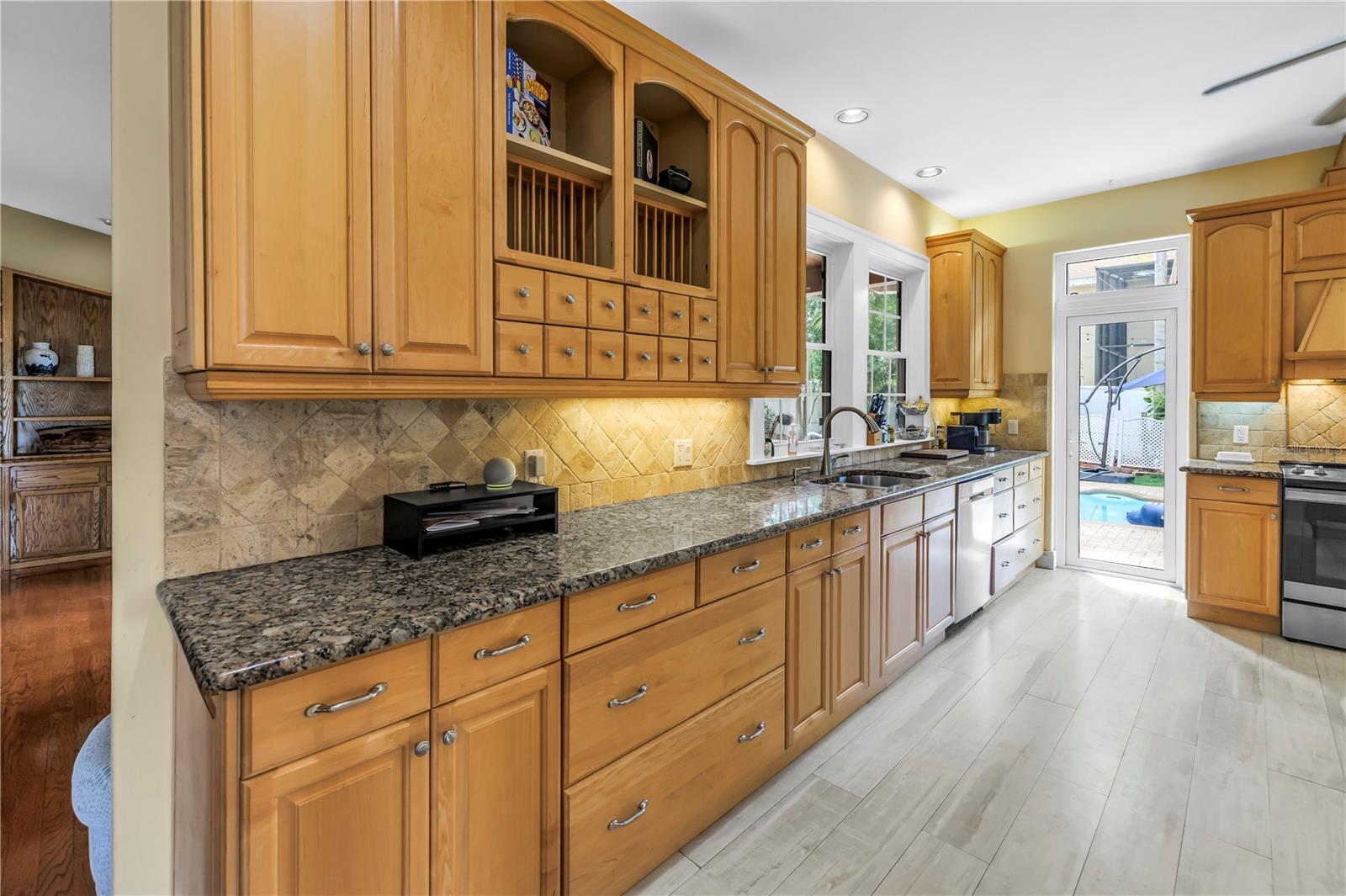 Image 10 of 58 For 546 26th Avenue N