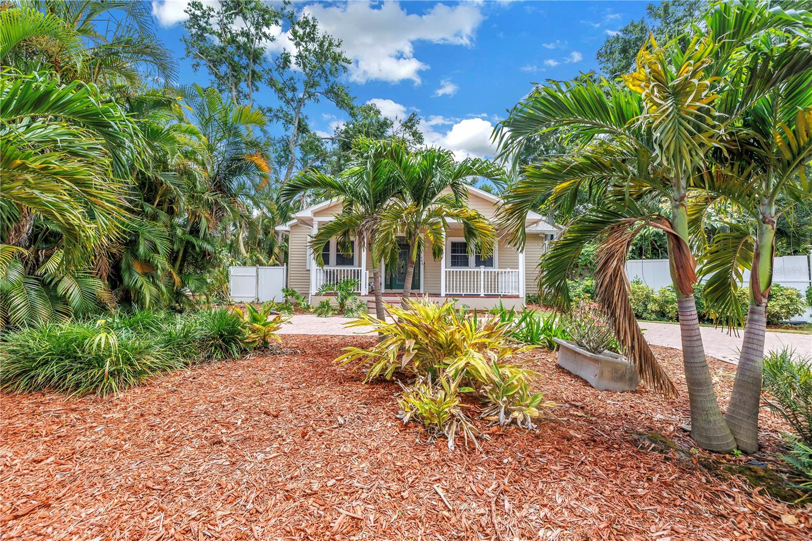 Image 3 of 58 For 546 26th Avenue N