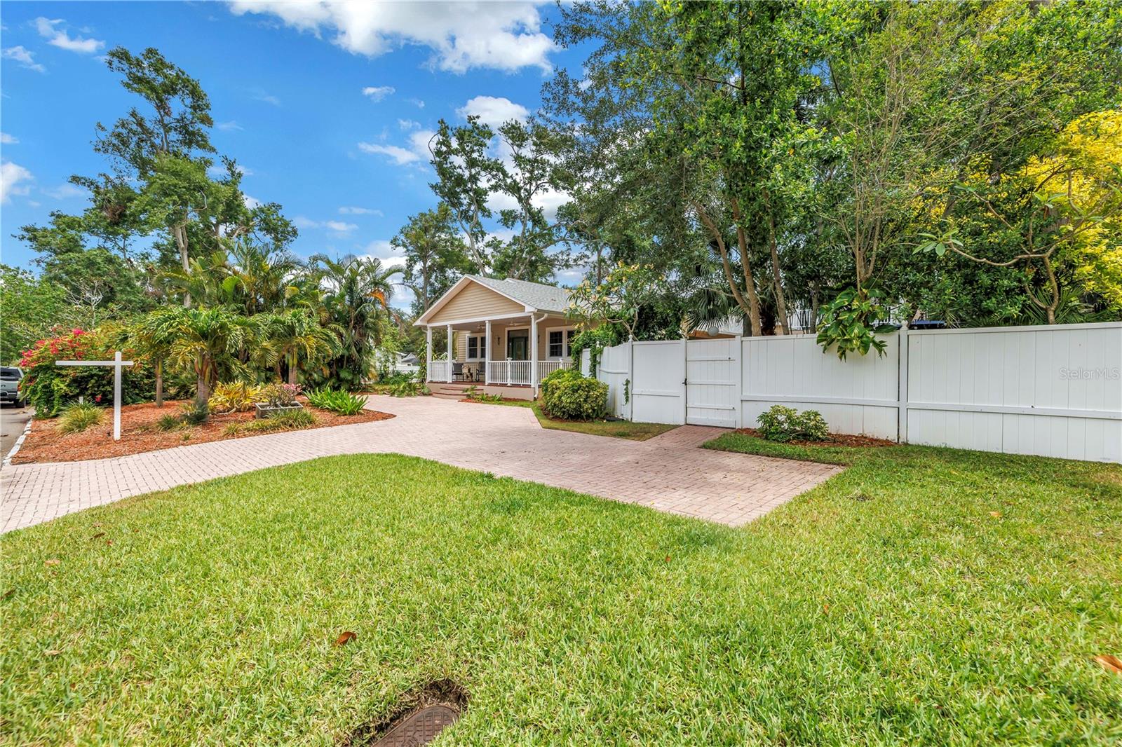 Image 4 of 58 For 546 26th Avenue N