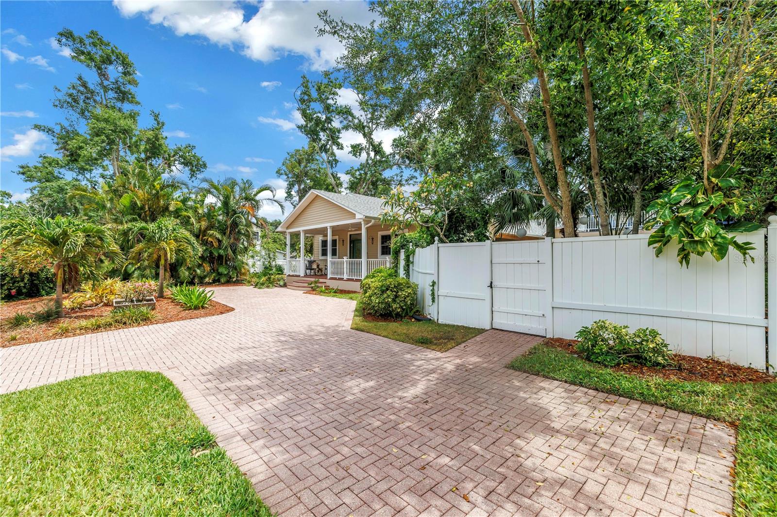 Image 5 of 58 For 546 26th Avenue N