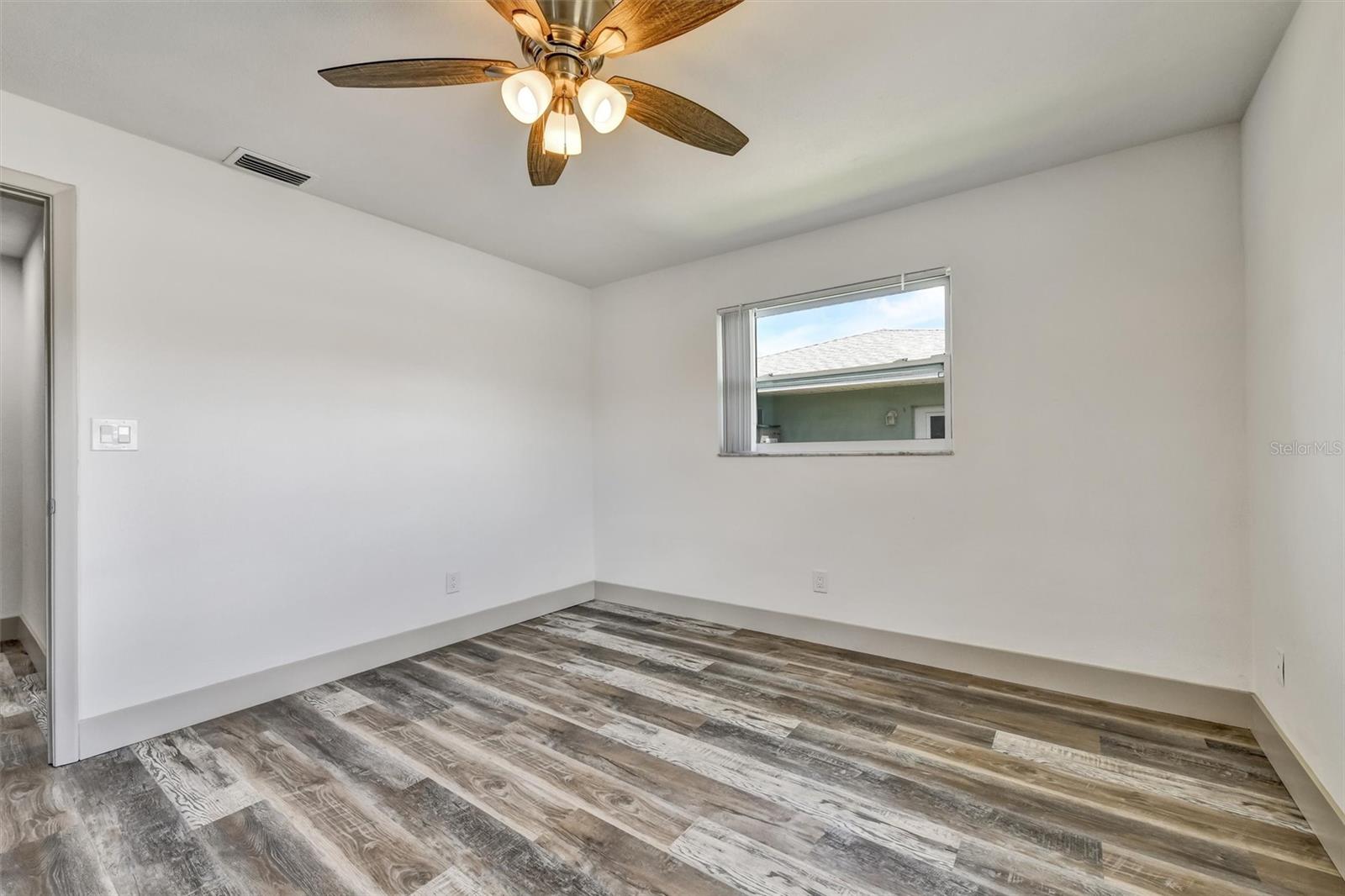 Image 21 of 39 For 1361 Leona Drive