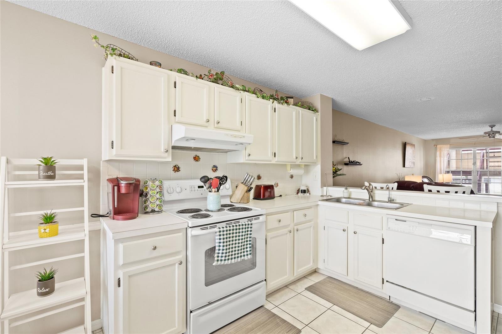 Image 15 of 38 For 4575 Whitton Way 1126