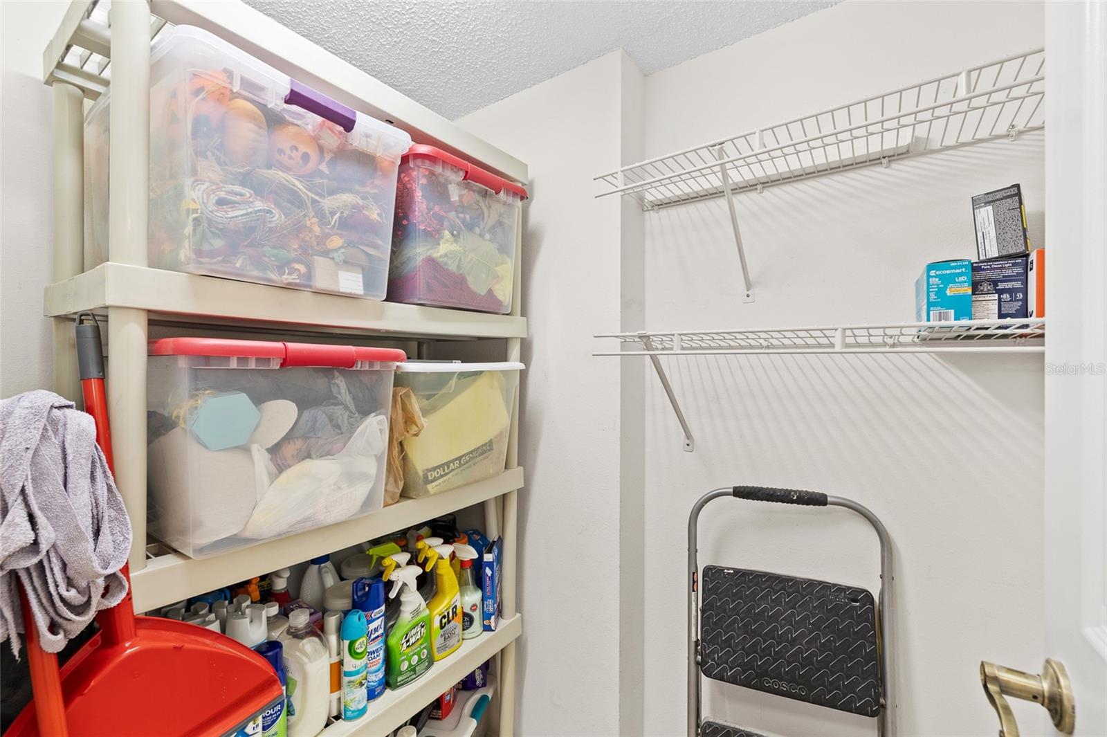 Image 21 of 38 For 4575 Whitton Way 1126