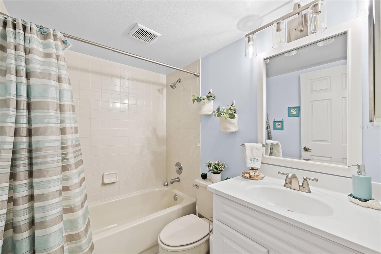 Image 24 of 38 For 4575 Whitton Way 1126