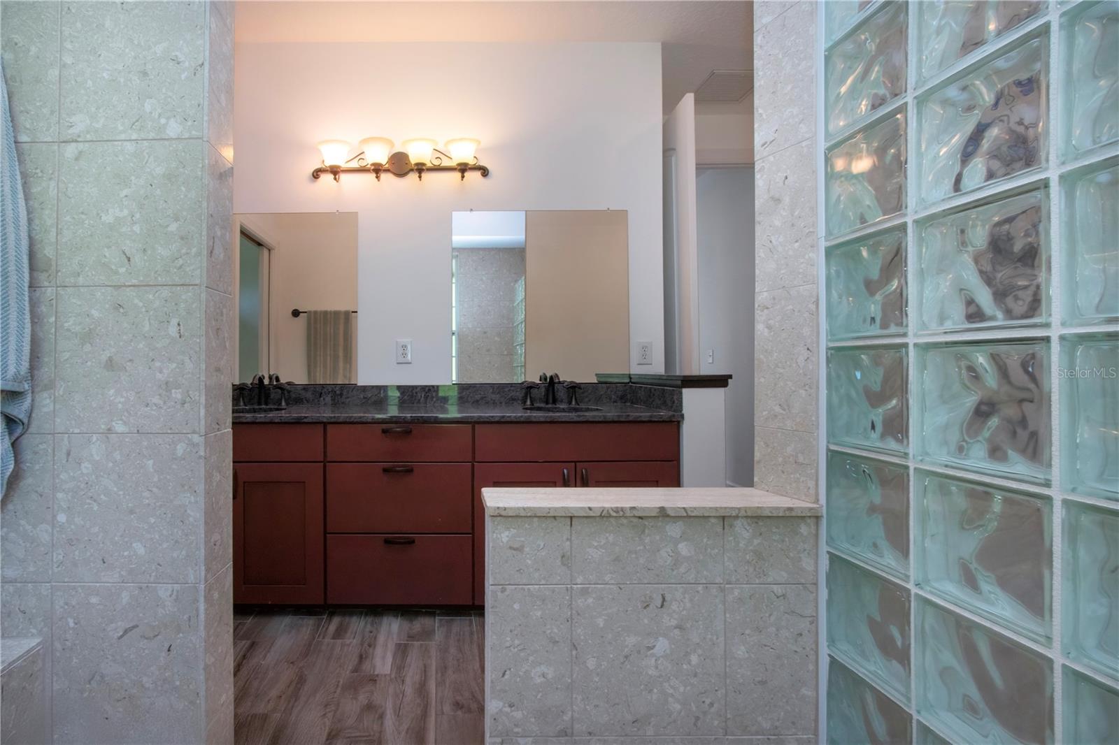 Image 40 of 99 For 1422 Lightfoot Road