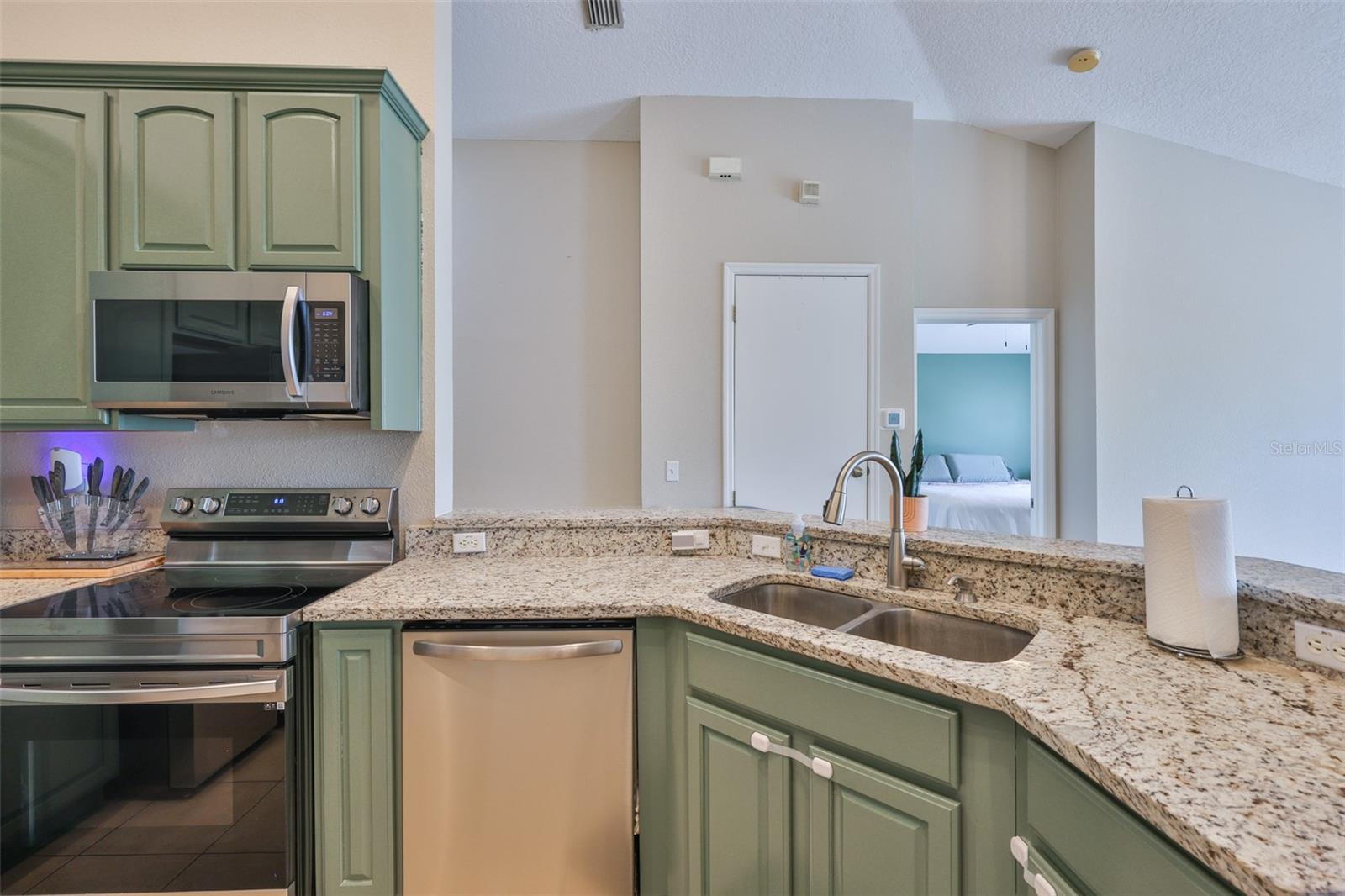 Image 17 of 41 For 8351 Shallow Creek Court