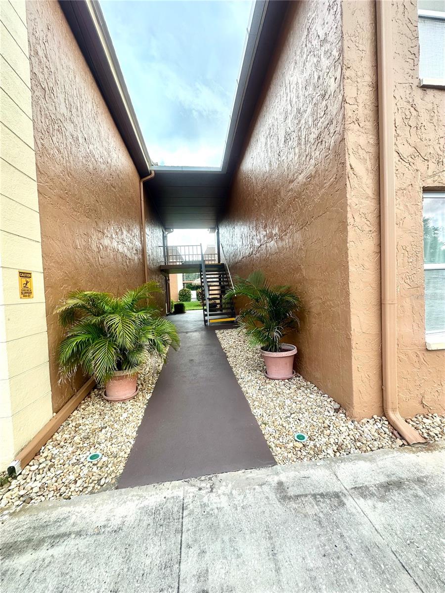 Image 6 of 14 For 12760 Indian Rocks Road 903