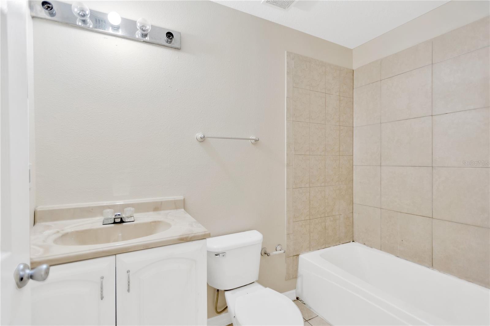 Image 12 of 27 For 808 1st Avenue Ne