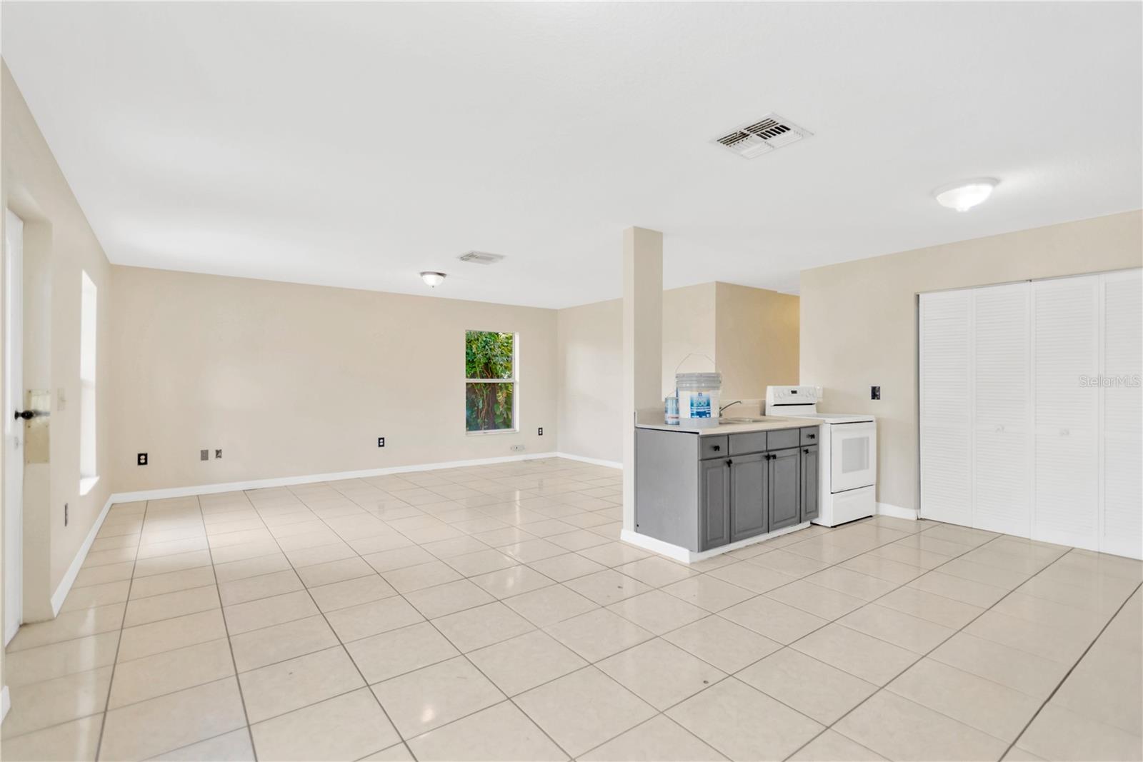 Image 7 of 27 For 808 1st Avenue Ne