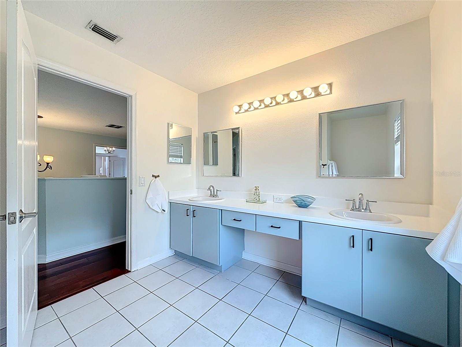 Image 46 of 71 For 2117 Golf Manor Boulevard