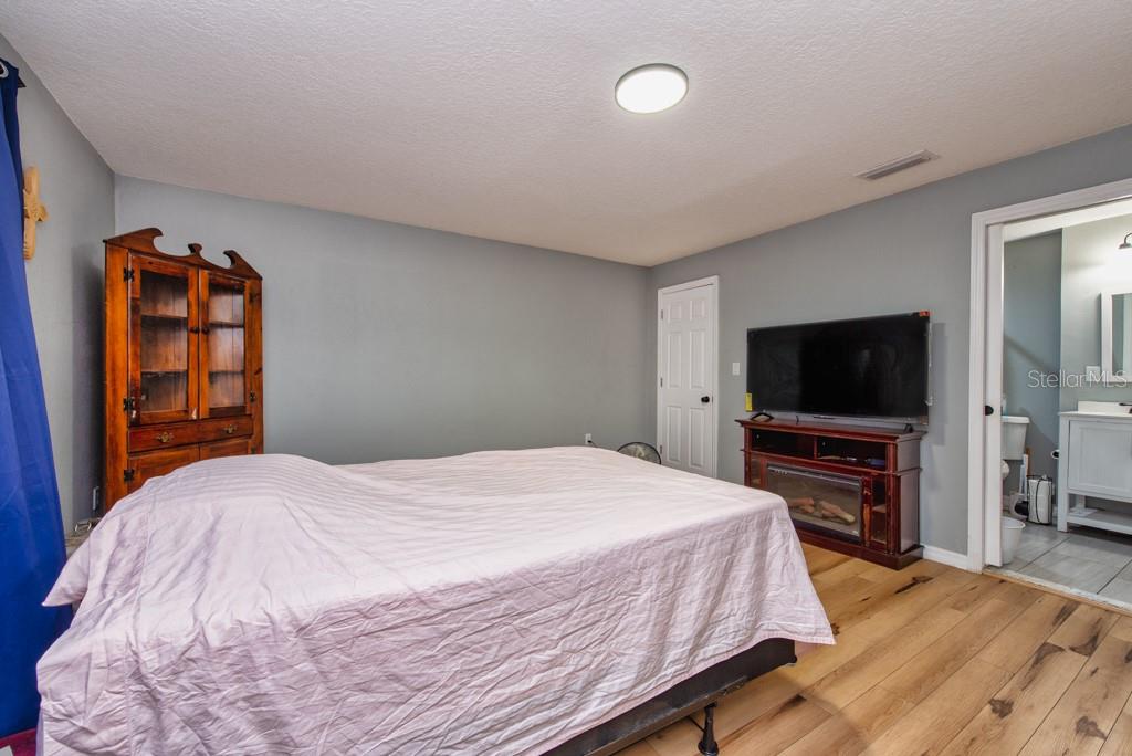 Image 11 of 27 For 15741 Rhodes Road