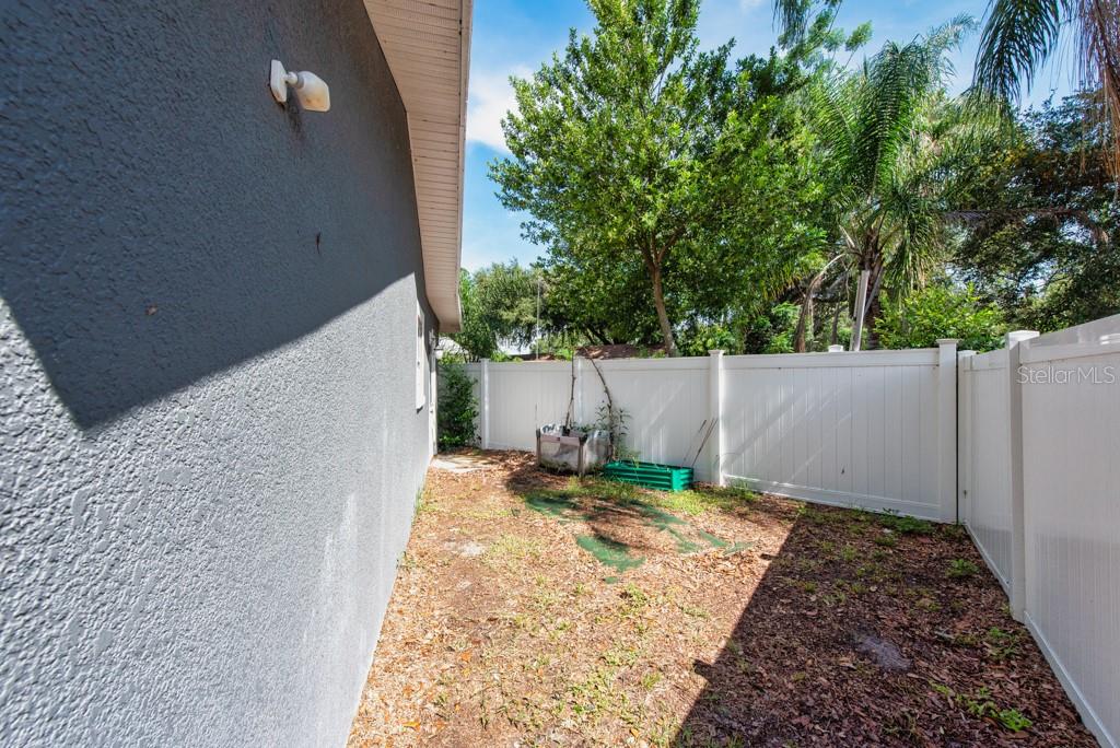 Image 19 of 27 For 15741 Rhodes Road