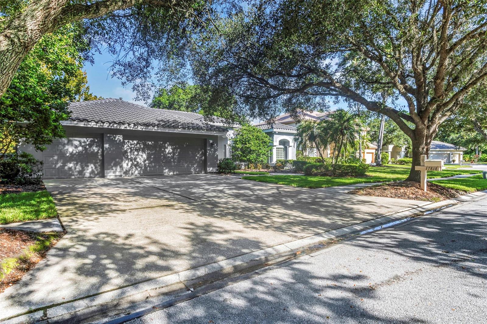 Listing photo id 0 for 17818 Hickory Moss Place